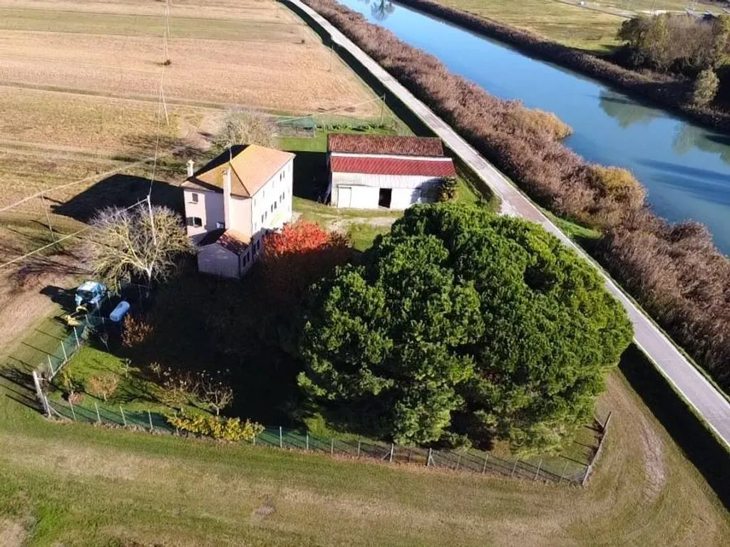 Õhuvaade - Historic Farmhouse with Pier in Jesolo