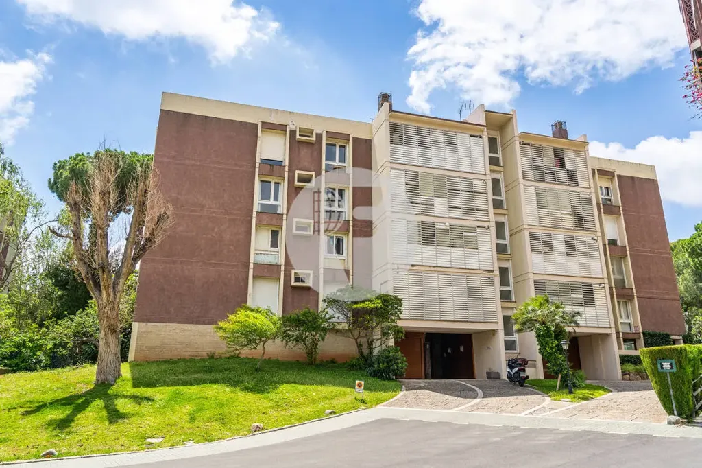 Exterior - Spacious Flat with Terrace in Exclusive Barcelona