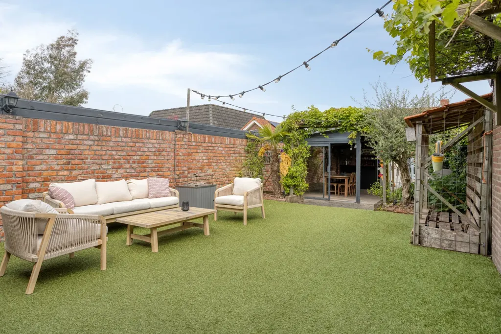 Aed - Spacious Semi-detached House with Deep Garden in Halsteren