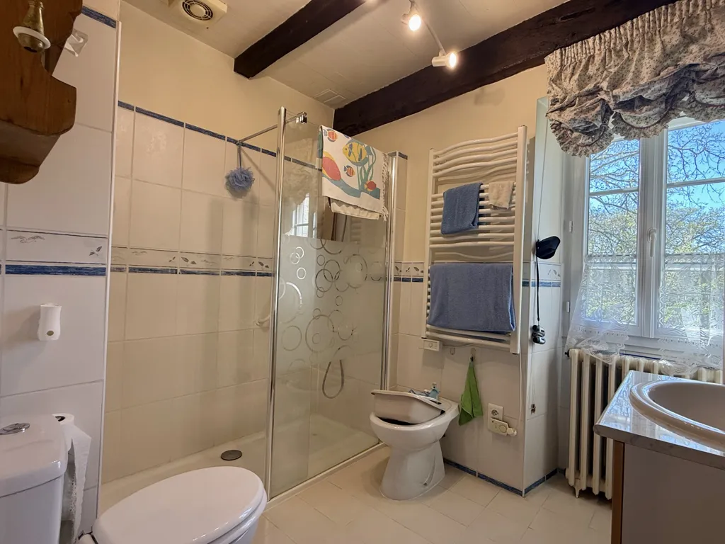 Salles de bain - Maison en Pierre avec Piscine à Montaigu-de-Quercy