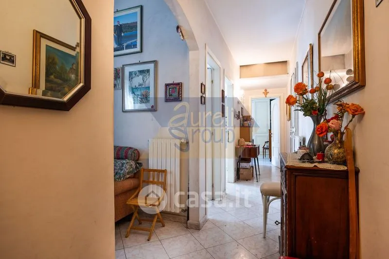 Entrée - Bilocale with Garden in Historic Building, Testaccio, Rome