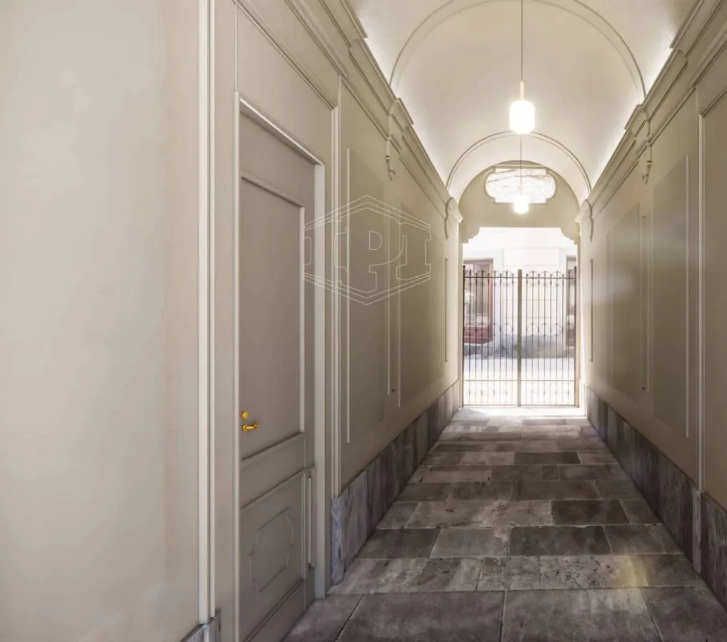 Esik - Two-Level Apartment with Historic Setting in Turin