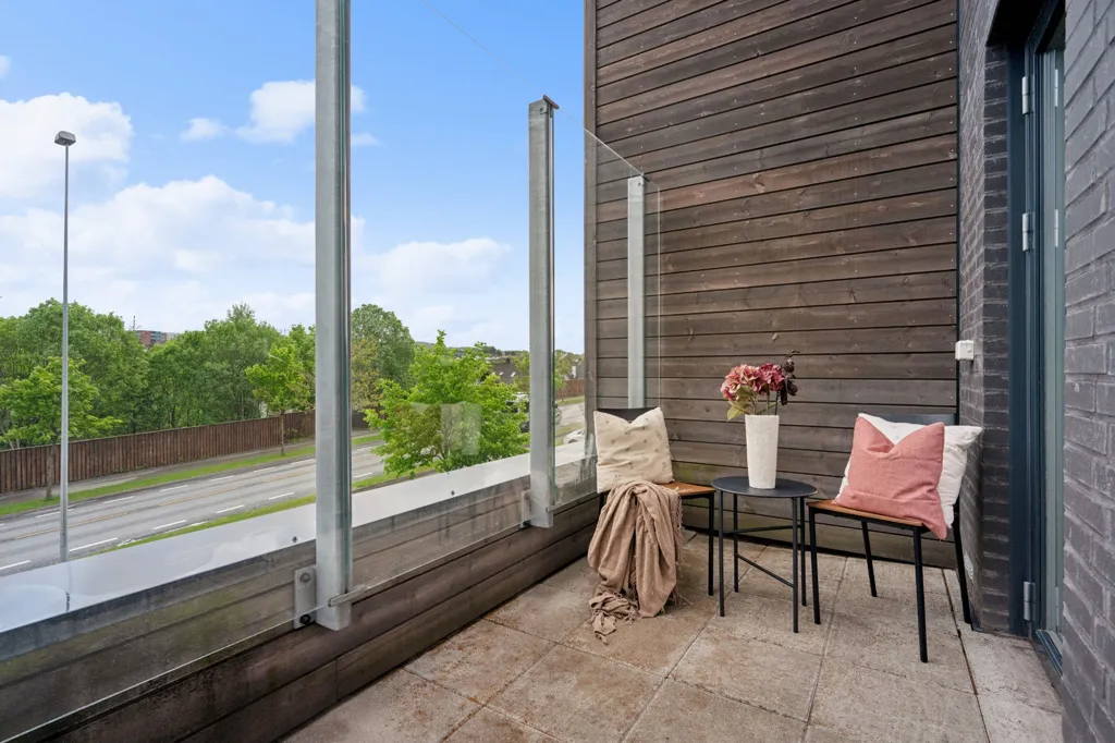 Balcon - 3-Bedroom Apartment with Balconies in Sandnes