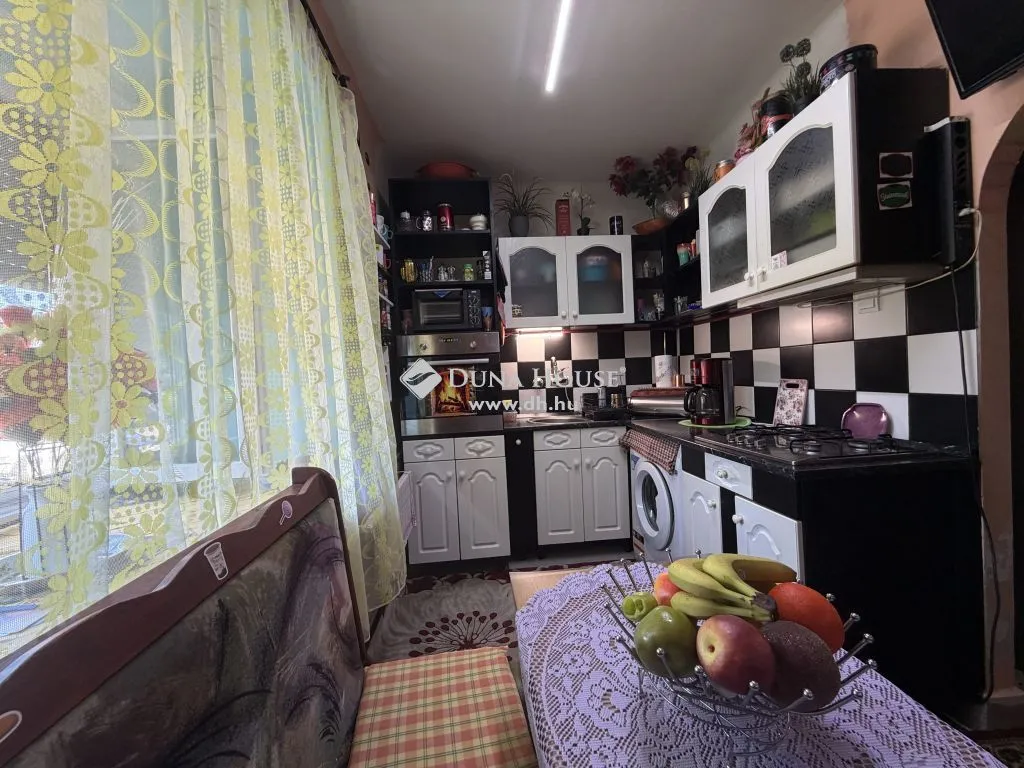 Cucina - Ground Floor Flat with Private Parking in Devecser