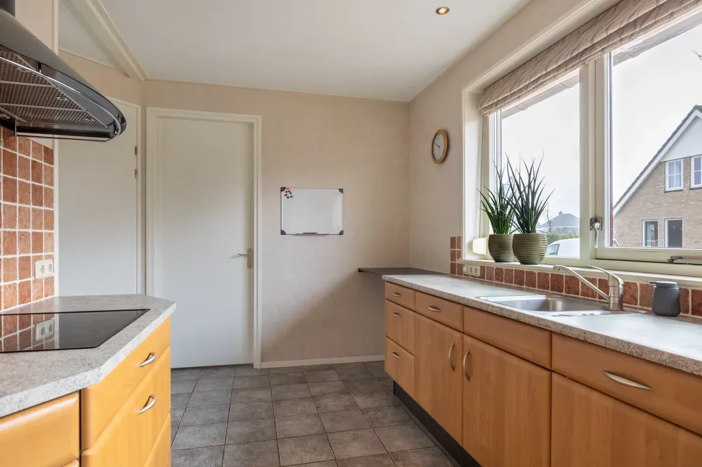 Kitchen - Dwelling with Garden on Moleplaat in Leeuwarden
