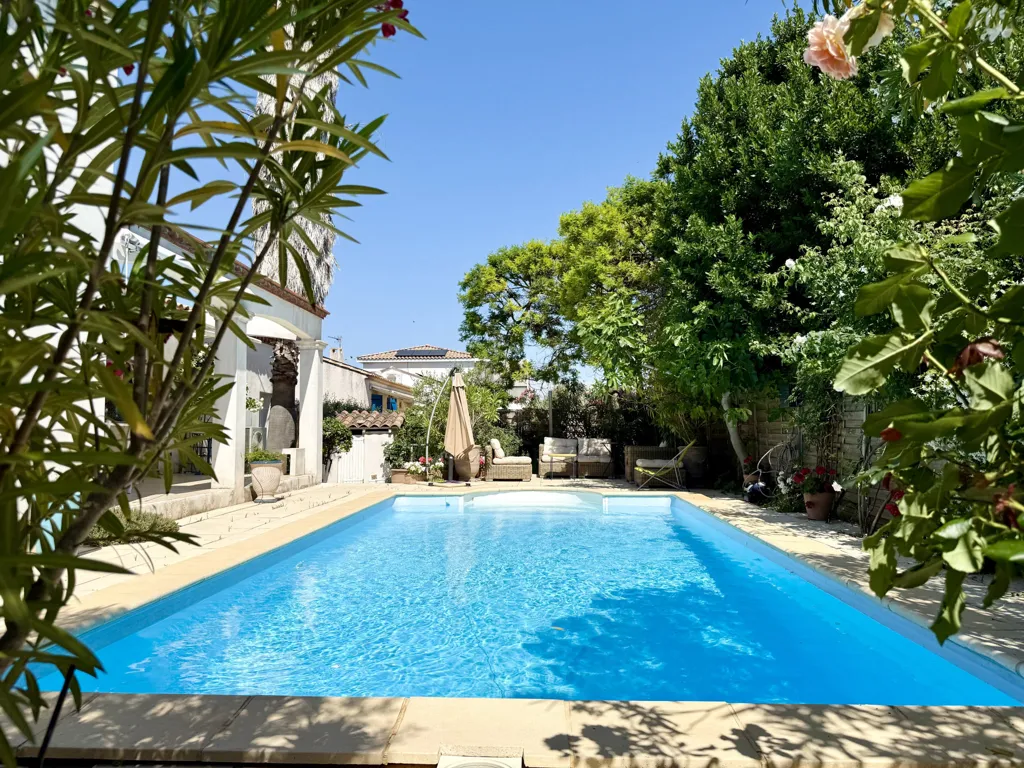 Piscina - Luxury Villa with Pool in Vendargues