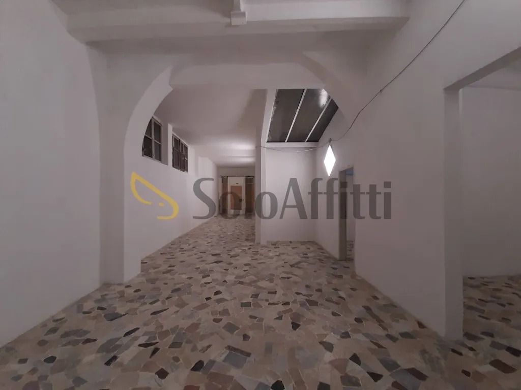 Garage - Commercial Space with Street Frontage in Florence