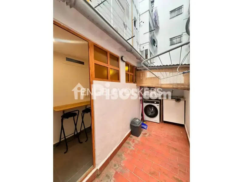 Pesuköök - Modern Flat with Patio in Mestalla, Valencia