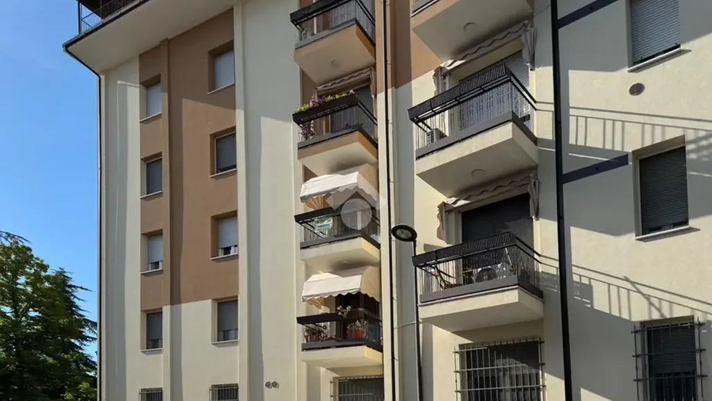 Välivaade - 4-Room Apartment with Balcony in Ferrara