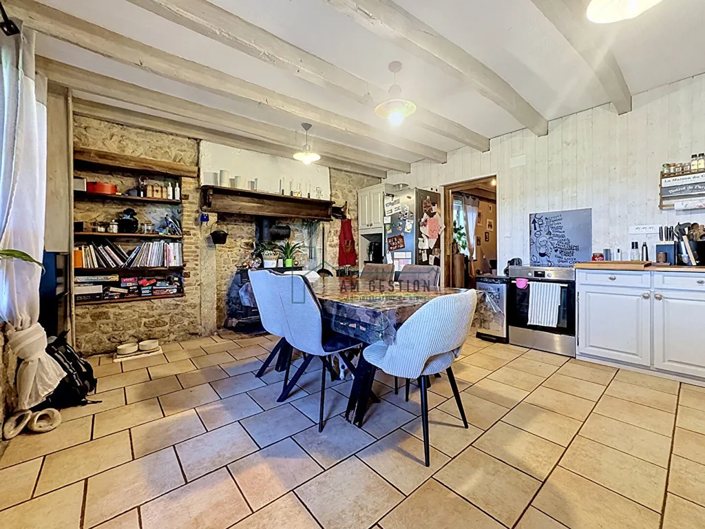 Salle à manger - Ensemble Immobilier avec Grange dans un Cadre Verdoyant