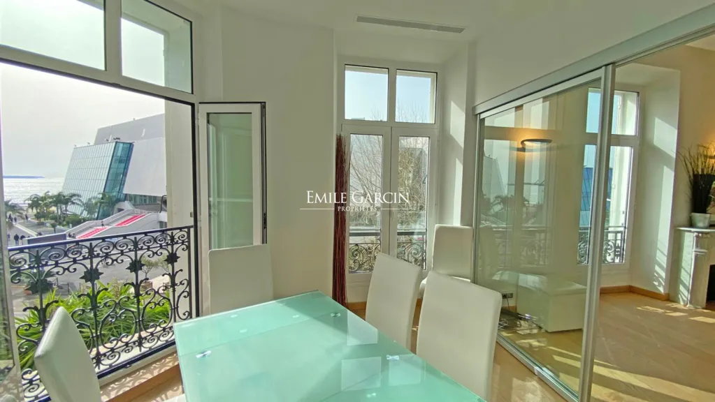 Séjour - Appartement avec Vue Mer sur la Croisette à Cannes