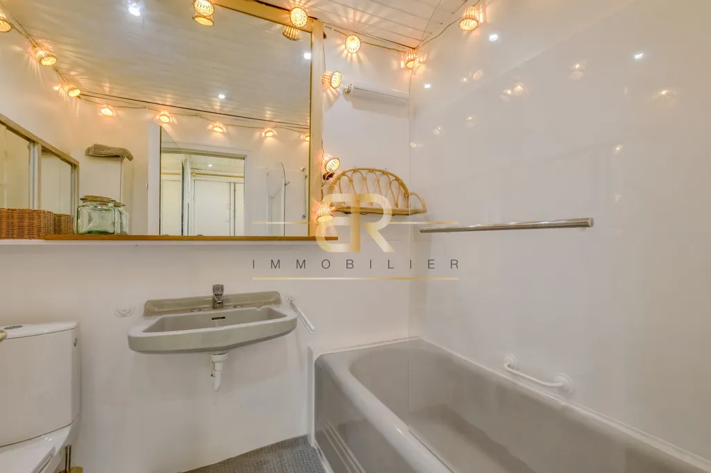 Vannitoad - Haussmannian Flat with Charm in Saint-Georges