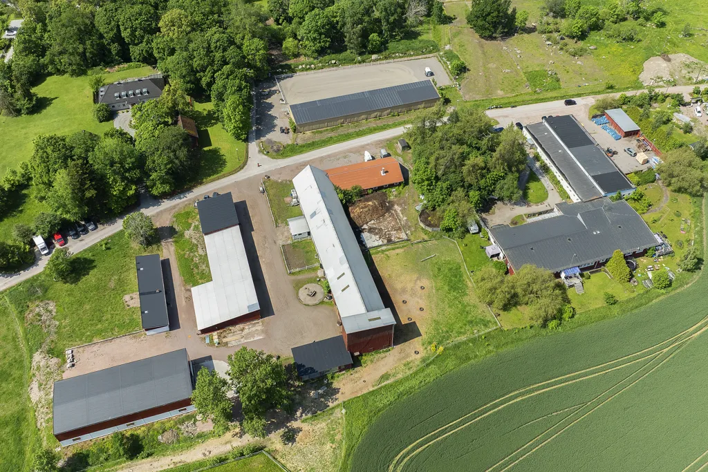 Õhuvaade - Equestrian Estate with Stables in Kolbäck