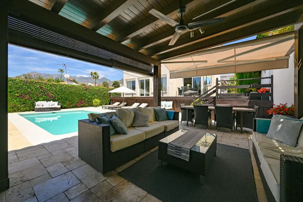 Piscine - Detached Villa with Private Pool in Río Real, Marbella