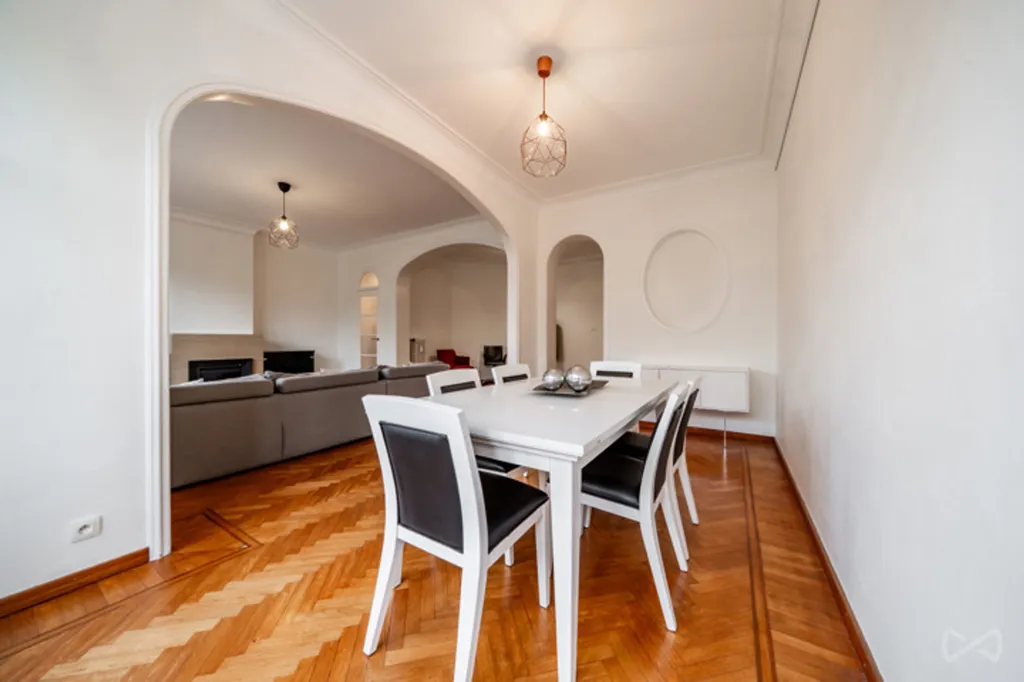 Söögituba - 2 magamistoaga korter asukohas Ixelles