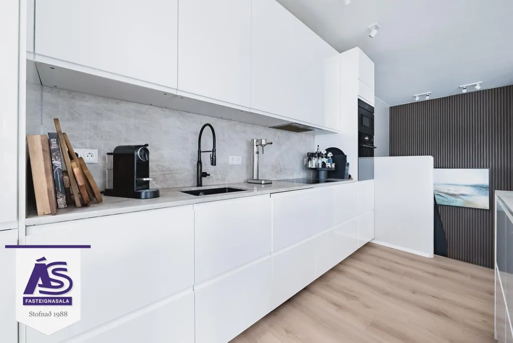 Cucina - Newly Built Duplex with Garden in Skarðshlíð