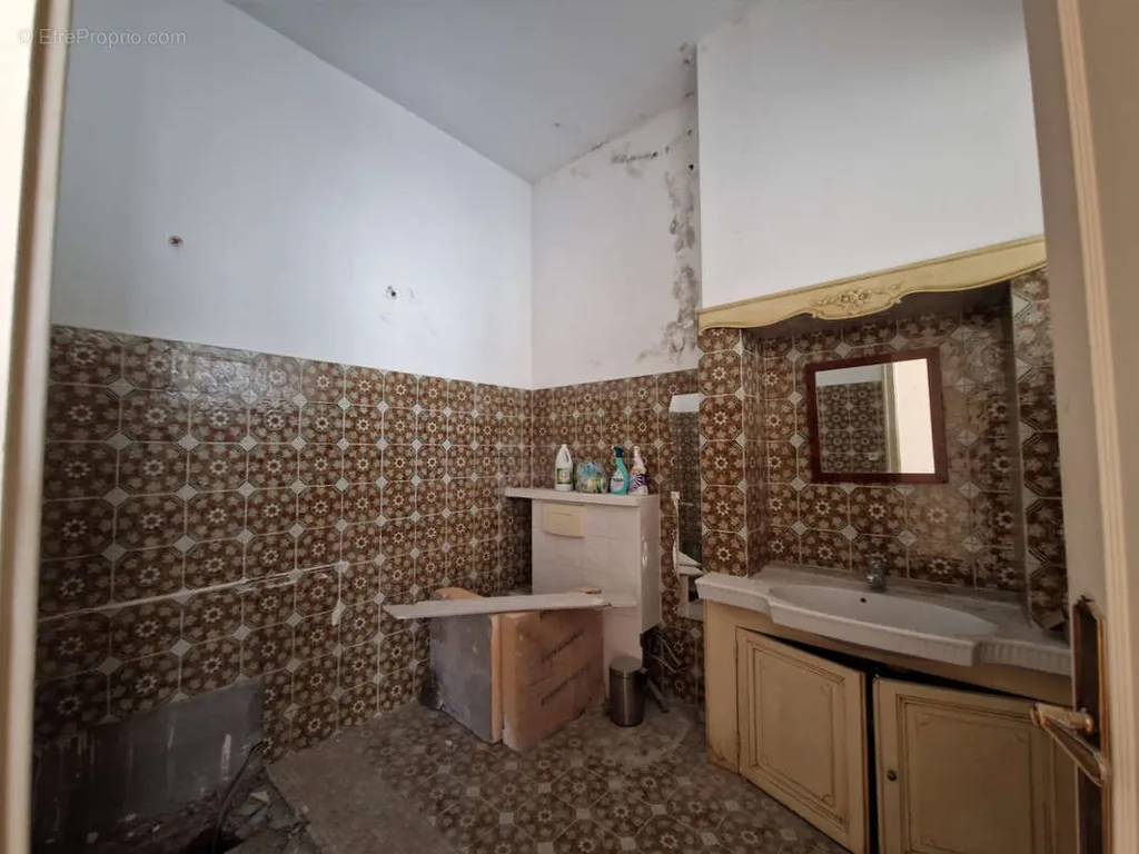 Bagni - T2 with Large Terrace in Bordeaux Croix Blanche