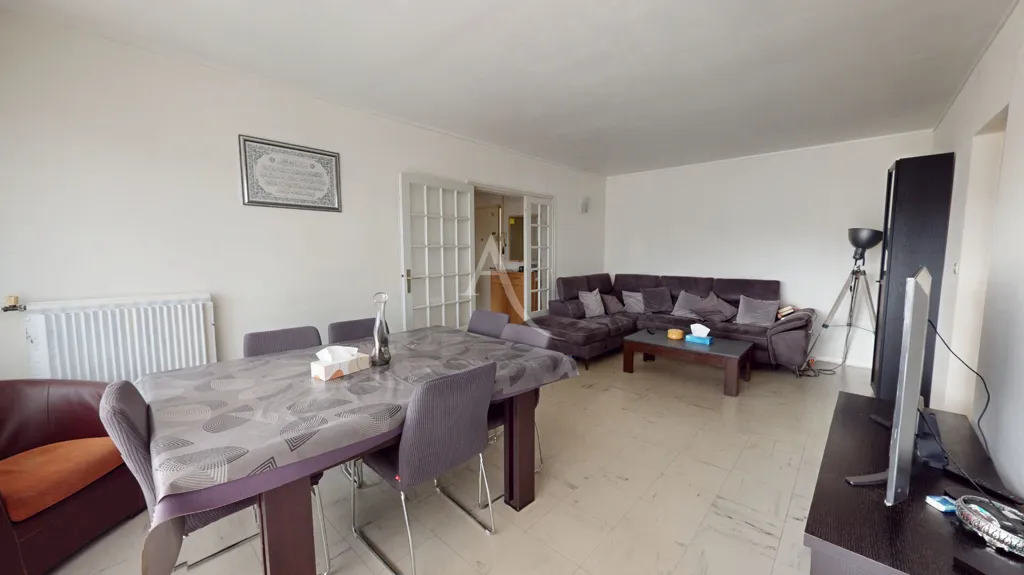 Söögituba - 5-Piece Apartment with Balcony in Eure