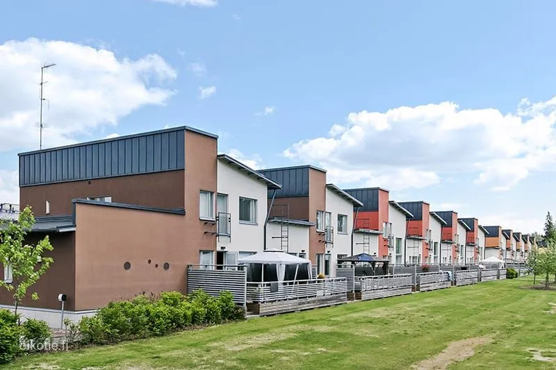Välivaade - Terraced House with Balcony in Espoo