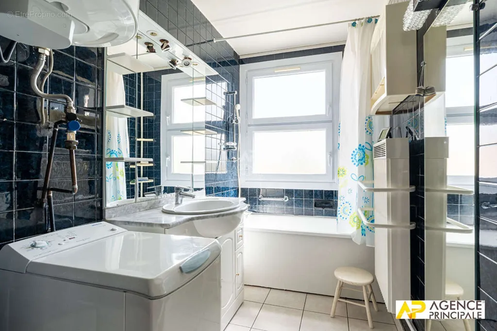 Vannitoad - 3-Bedroom Apartment with Balcony in Le Mesnil-le-Roi