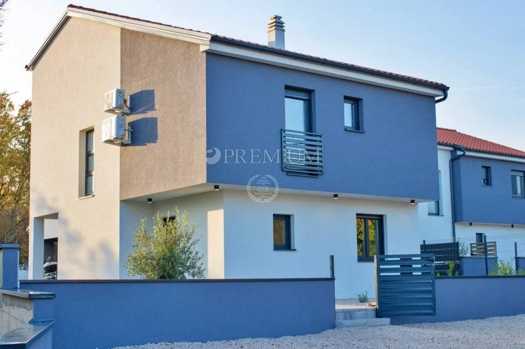 Esterno - Contemporary House with Pool in Dobrinj