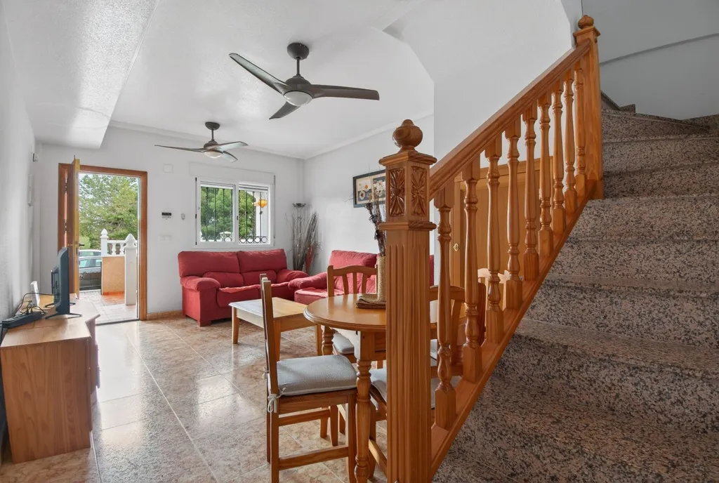 Elutuba - Semi-Detached Villa with Sea Views in Punta Prima