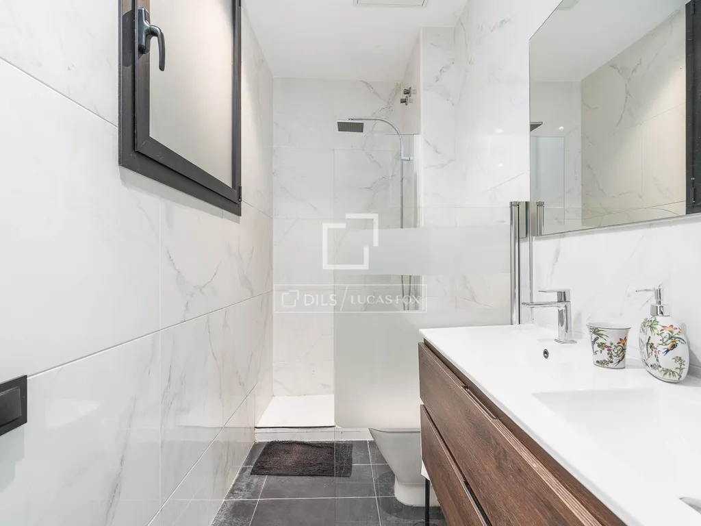 Salles de bain - Apartment with Patio in Barcelona's Gothic Quarter