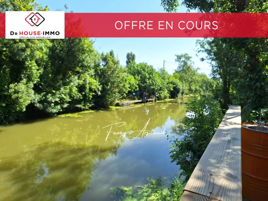 Aed - Tiny House with Canal View in L'Île-d'Elle
