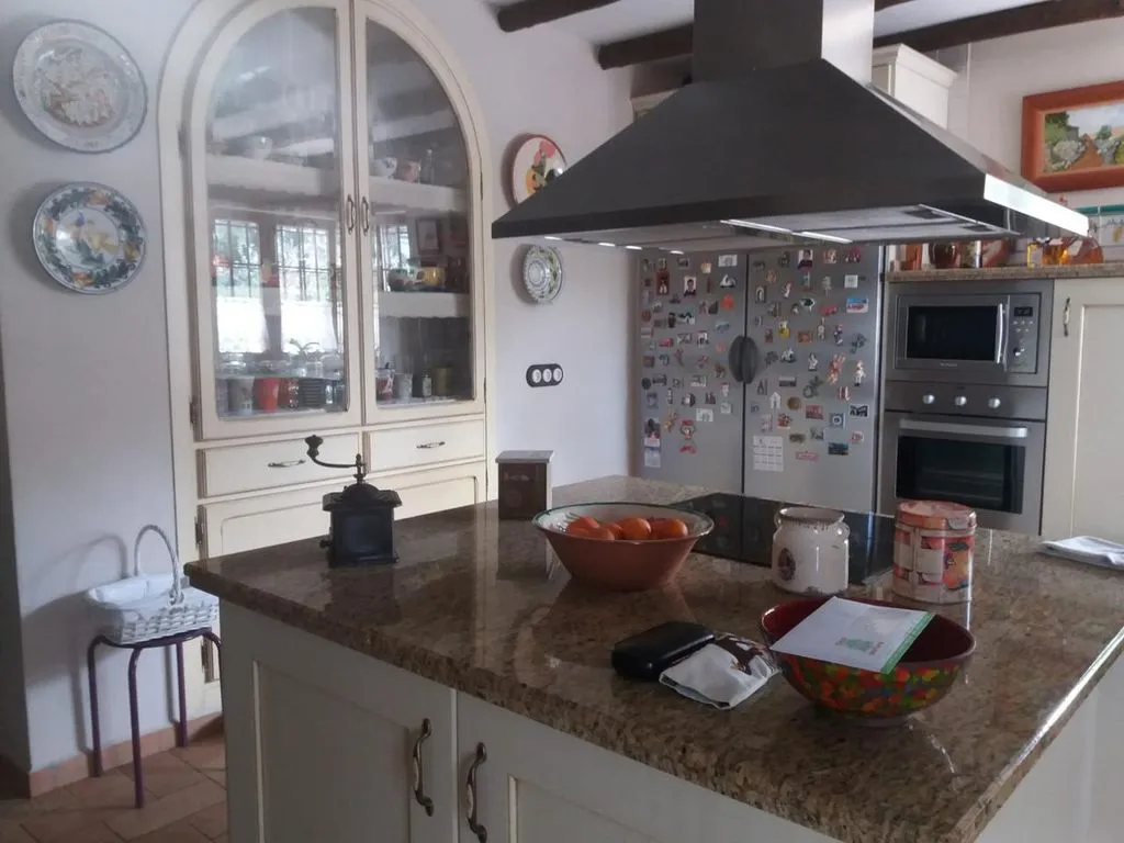 Cuisine - Luxury Villa with Garden in La Pesga
