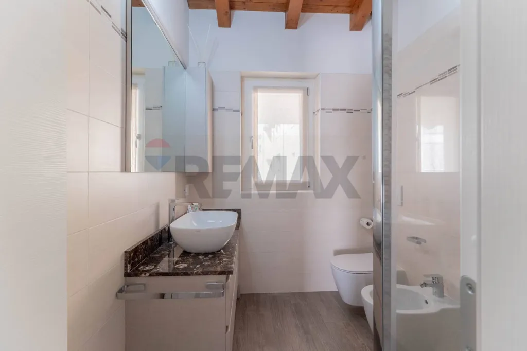 Salles de bain - Modern Villa with Terrace in Parabiago