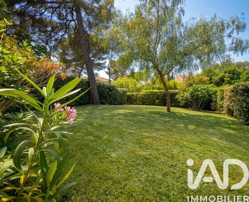 Aed - Charming Apartment with Parking in Saint-Raphaël