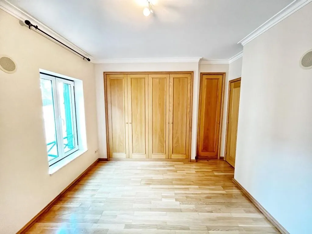 Toad - 2-Bedroom Flat with Portuguese Architecture in Lisbon