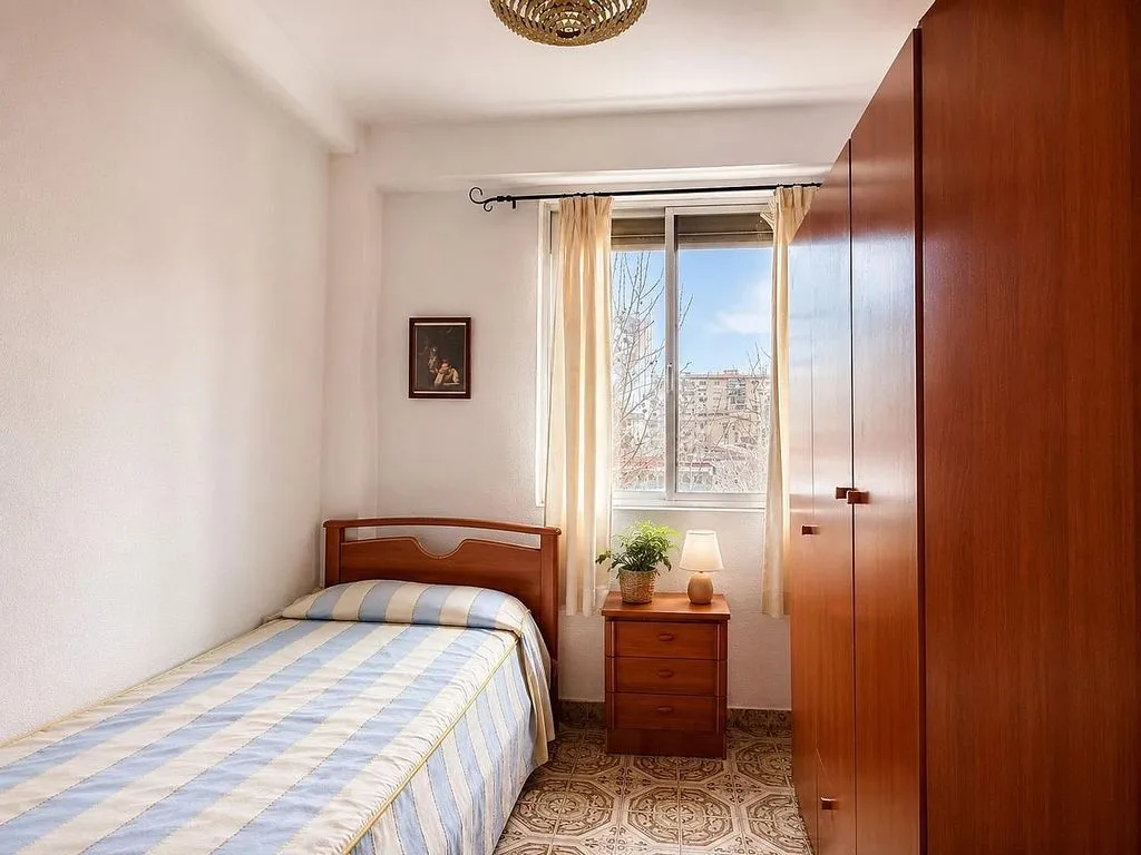 Chambres - Apartment with Balcony in South Sector