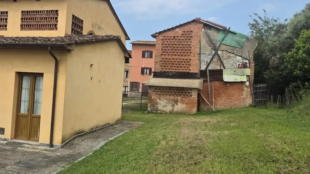 Aed - Rustic Villa with Garden in Montecarlo