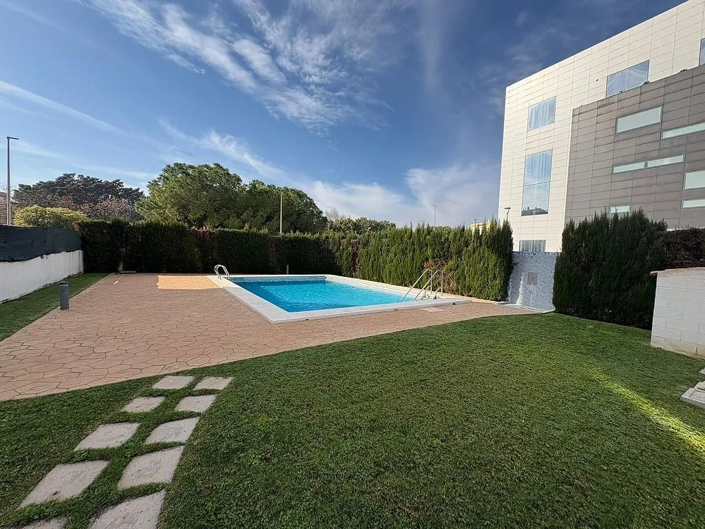 Piscina - Ático duplex con terraza en Carrer de l'Estatut Valencià