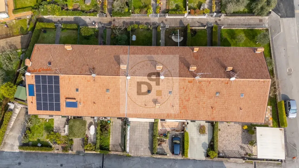 Vue aérienne - Rear-Attached Villa with Garden in Salò