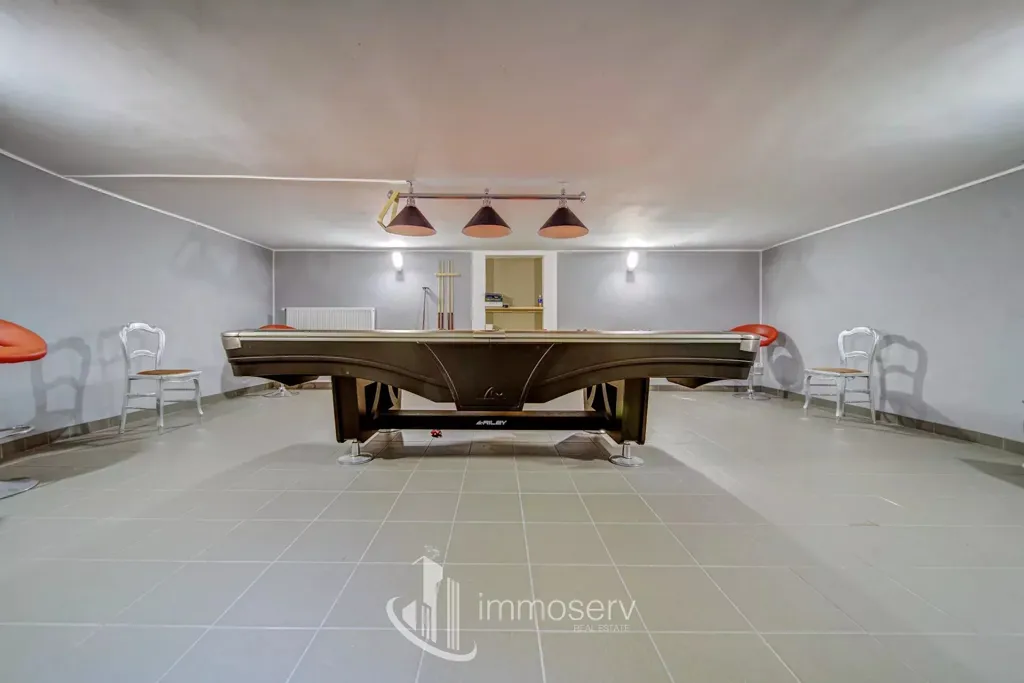 Pièces - Villa avec Vue Panoramique et Piscine à Escherange