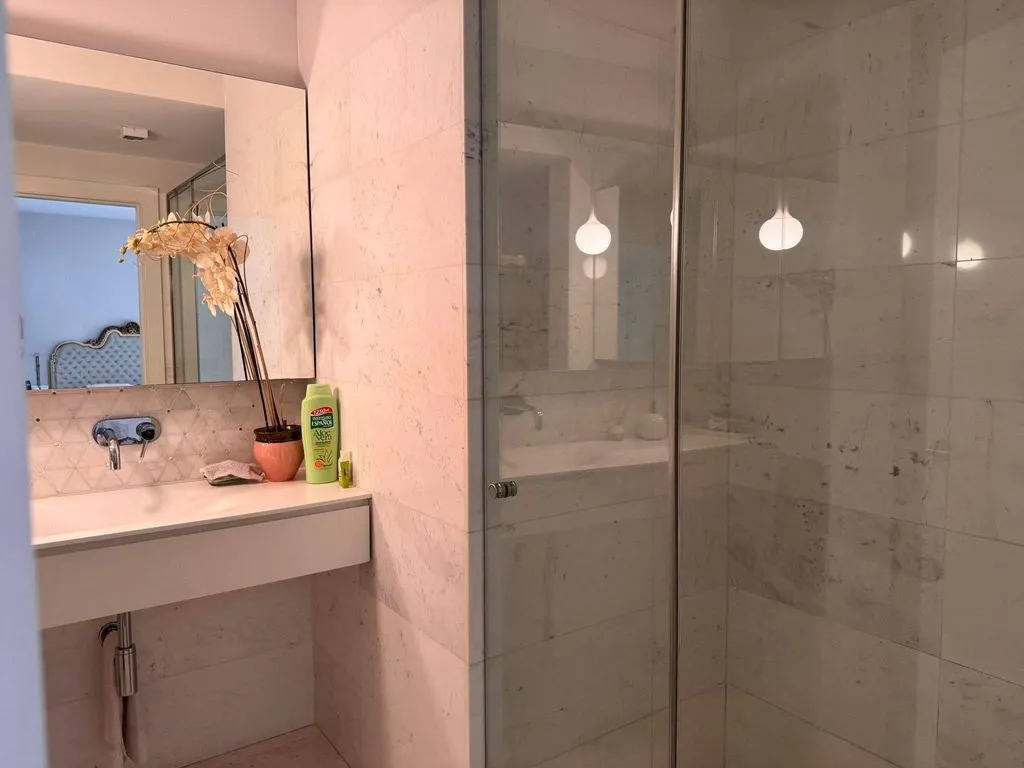 Bathrooms - Luxury Flat with Pool on Arroyofresno Street, Madrid