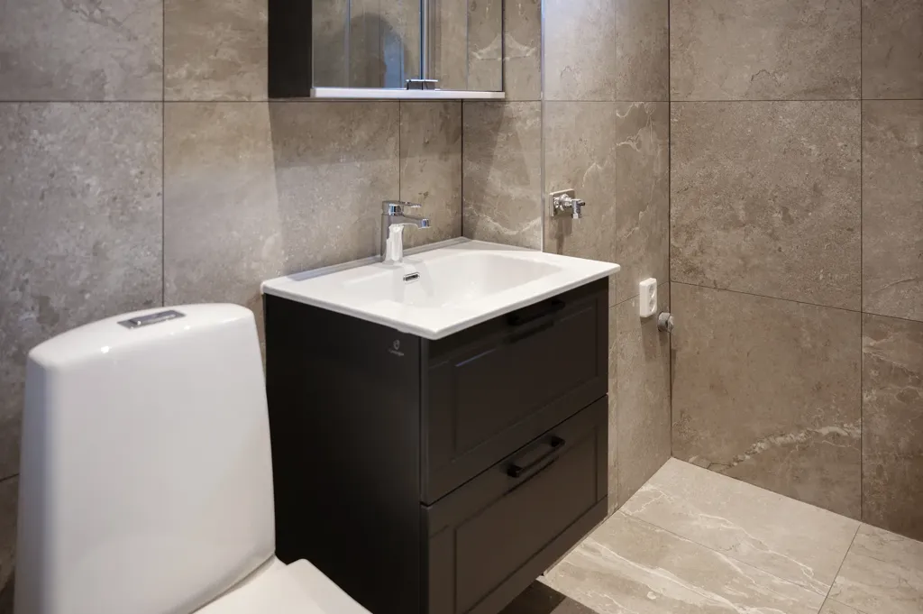 Bagni - Modernised Penthouse with Balcony in Upplands Väsby