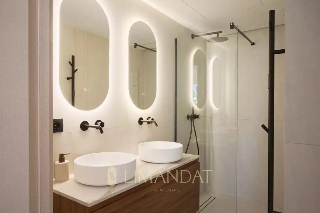 Vannitoad - Luxury Flat with Sea View in Cannes