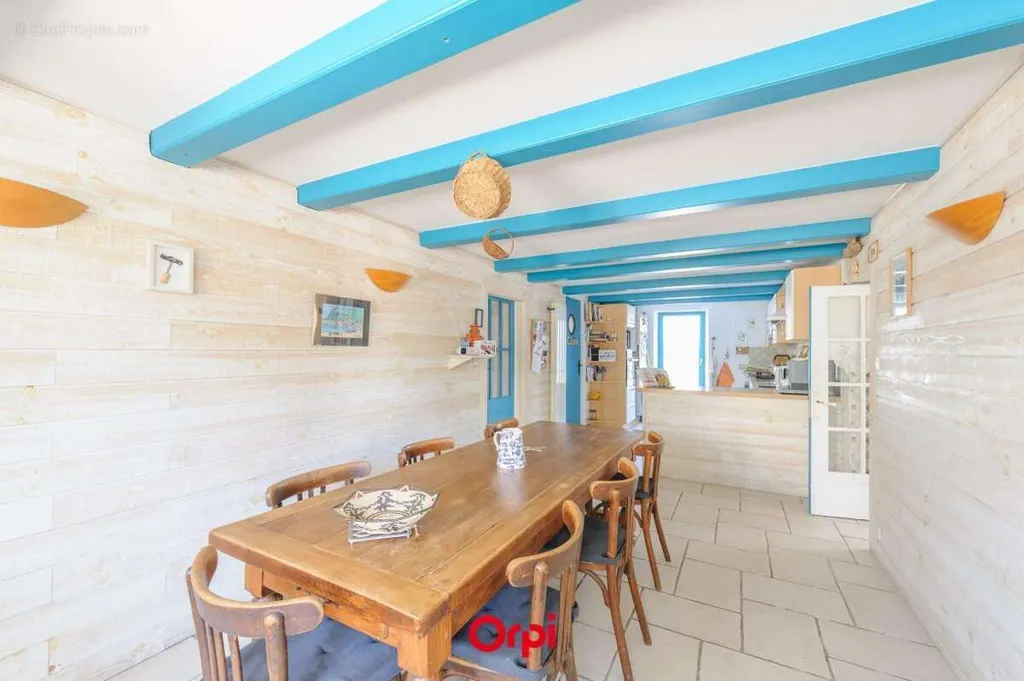 Salle à manger - Maison Ancienne avec Maisonnette Indépendante près de la Mer