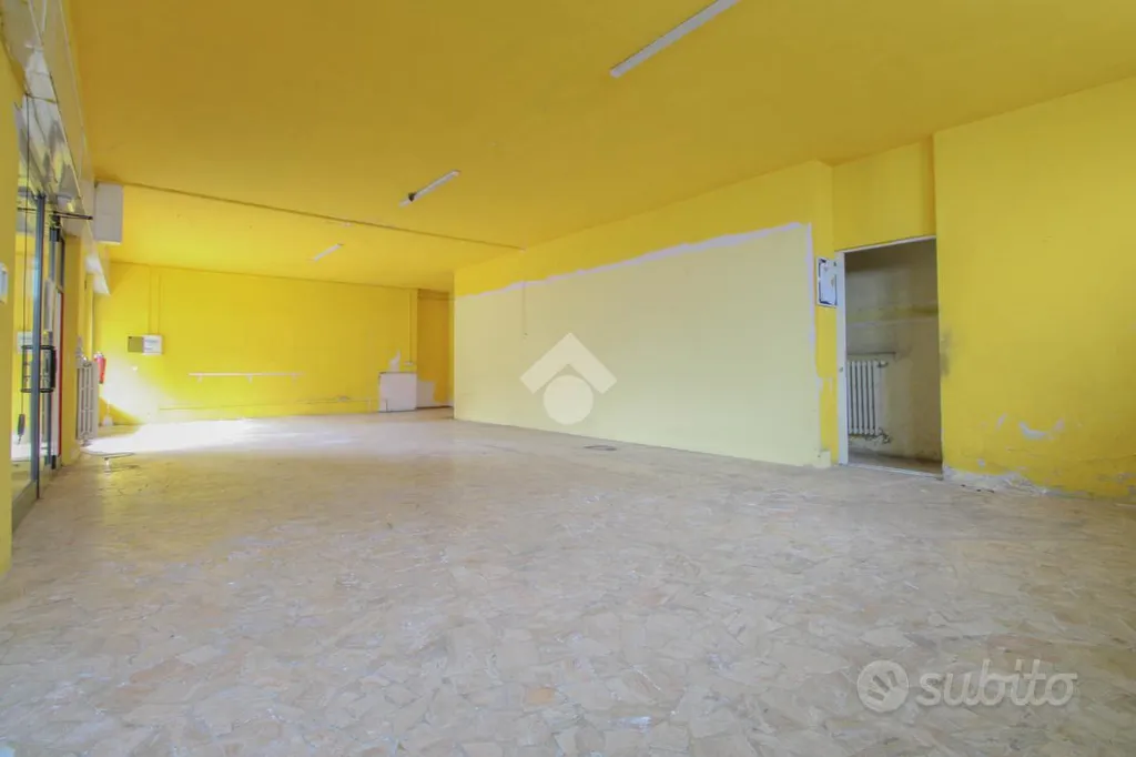 Garage - Office with Large Windows in Mozzo