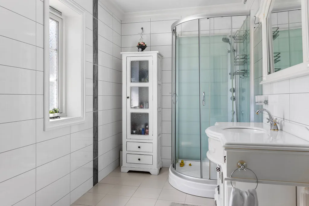 Salles de bain - Modernised Detached House with Garden in Dyrsø
