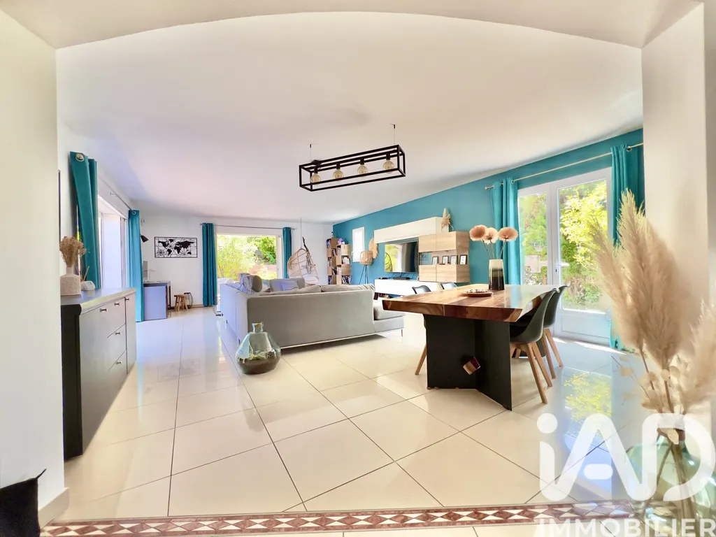 Séjour - Villa avec Piscine et Vue Dégagée à Saint-Aygulf