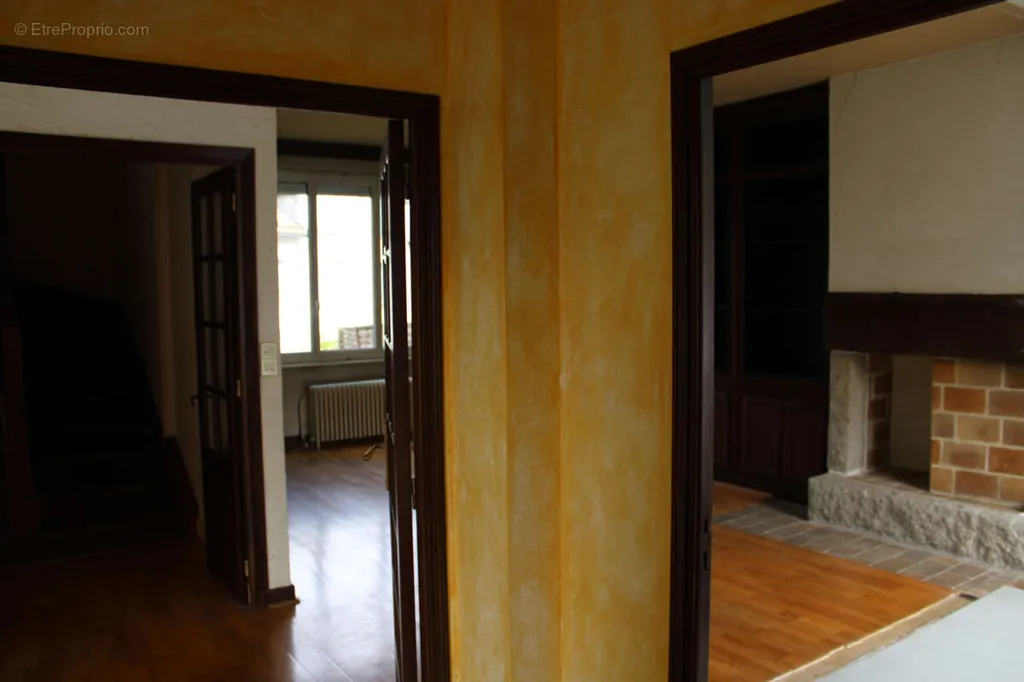 10-room house in Riom-Es-Montagnes