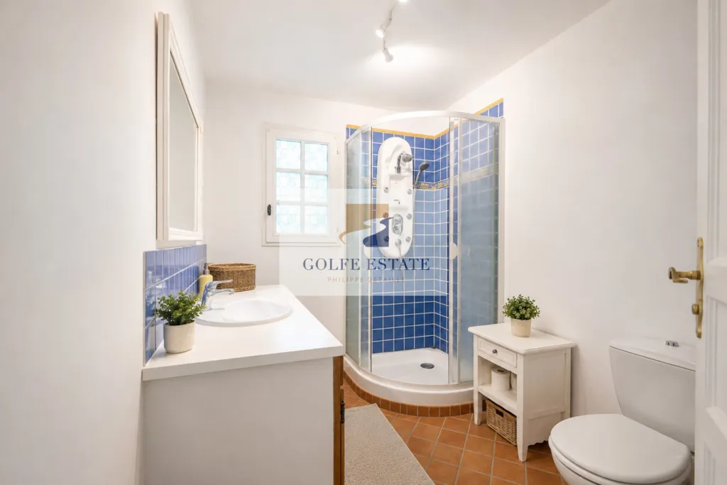 Salles de bain - Maison avec Piscine et Vue dans un Domaine Sécurisé à La Croix-Valmer