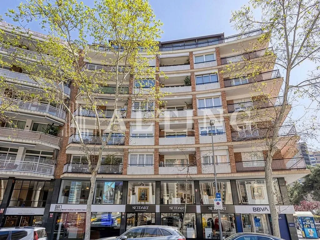 Exterior - Reformed Apartment with Terrace in Barcelona