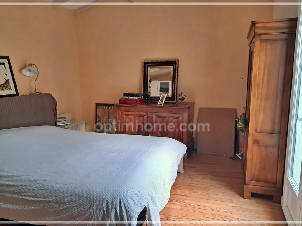 Chambres - Maison avec Piscine et Bureau à Montélimar