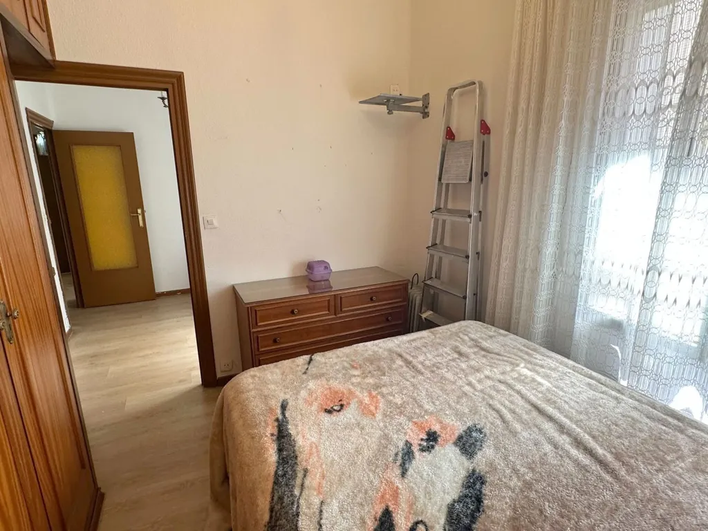 Magamistoad - 2-Bedroom Flat with High Ceilings in Adelfas