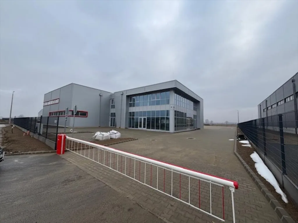 Esterno - Modern Industrial Complex with Office in Debrecen